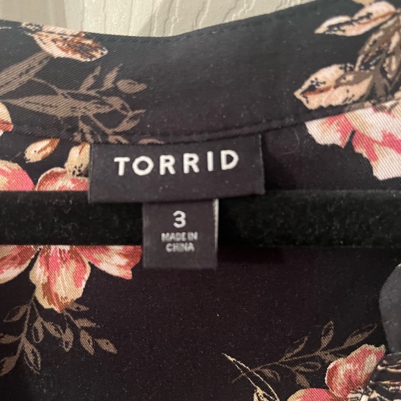 Torrid Black and Pink Floral Blouse - Picture 8 of 11
